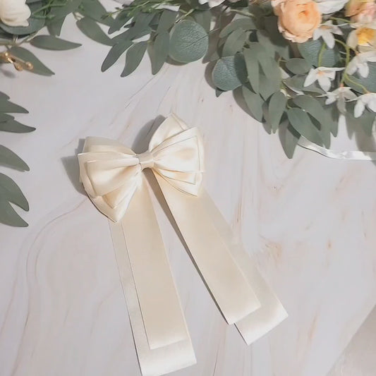 Divina Bow Barrette in Ivory